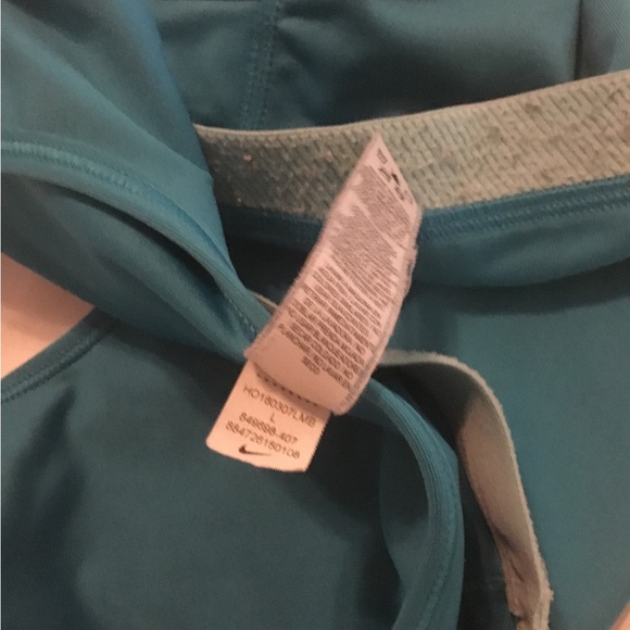 Women’s Nike sports bra large - Picture 4 of 4